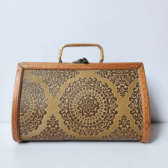 Vintage Hand Carved Wood & Rattan Boho Handbag Trinket Box Purse Metal Clasp - Picture 1 of 8